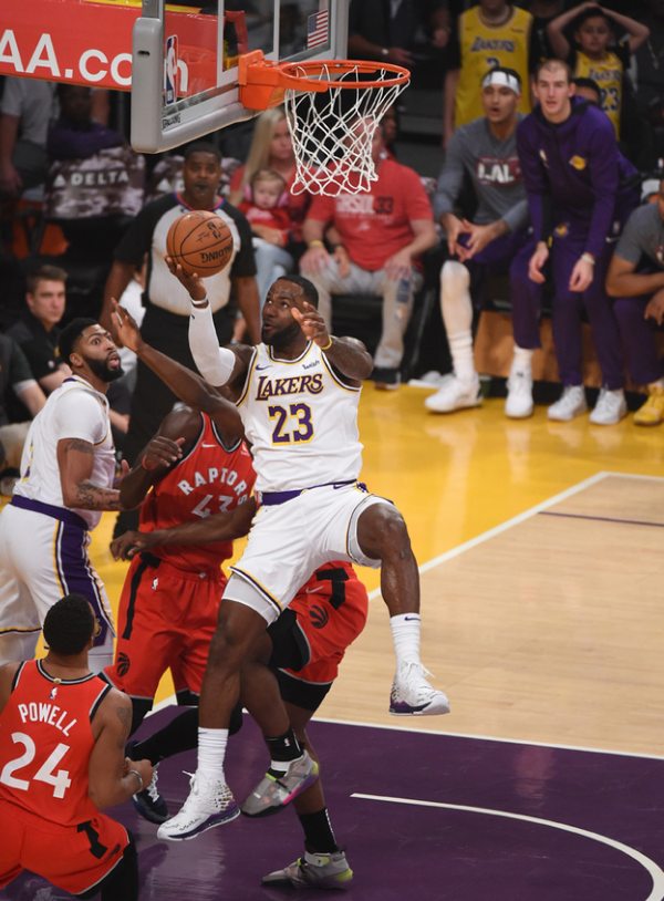 或后场杀球 或后场杀球