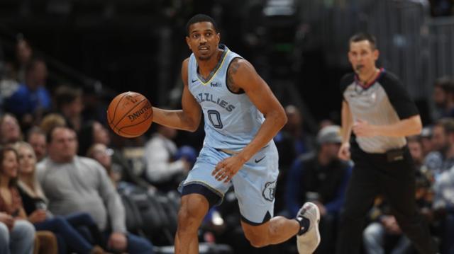 首发球员必 首发球员必